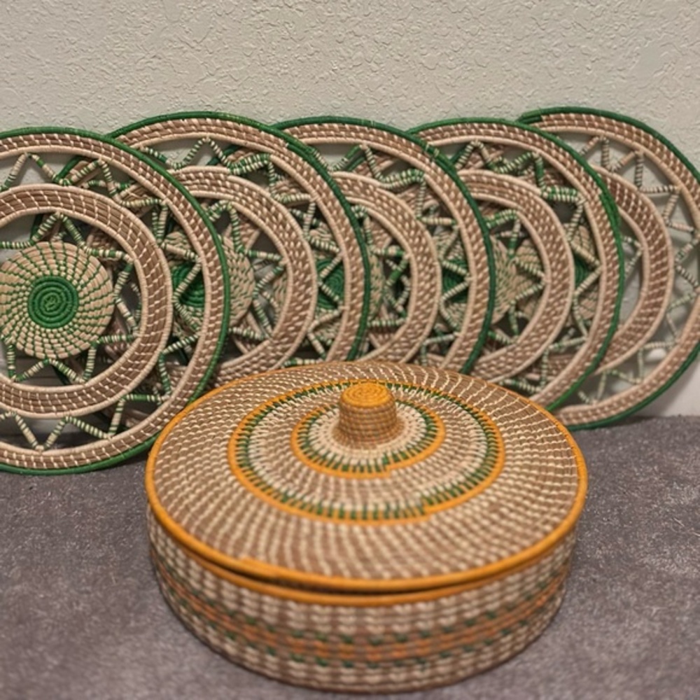 Contemporary Handcrafted Modern Grass Hand Woven Placemats in Box 5 PC set